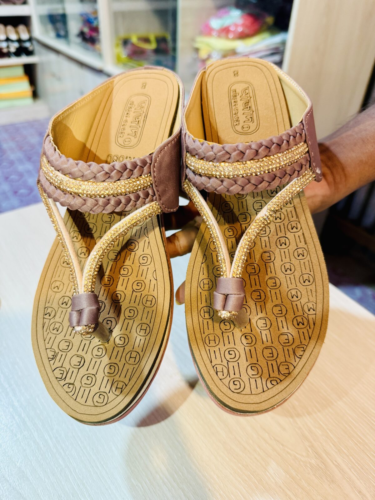 আজাদ ব্র্যান্ডের লেডিজ স্টাইলিশ জুতা - Image 1