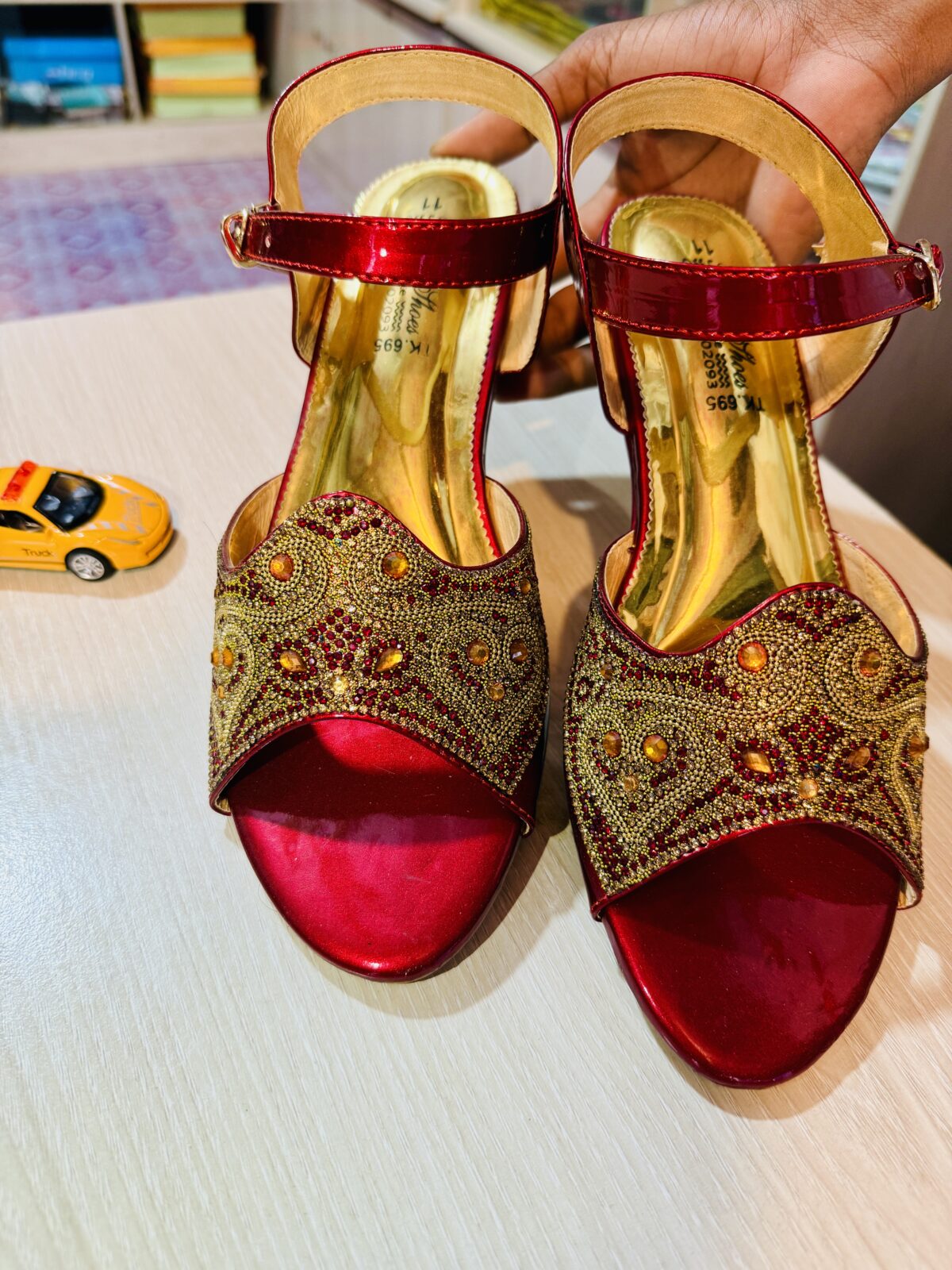 লেডিস পার্টি হিল – রেড গ্লিটারি ডিজাইন - Image 1